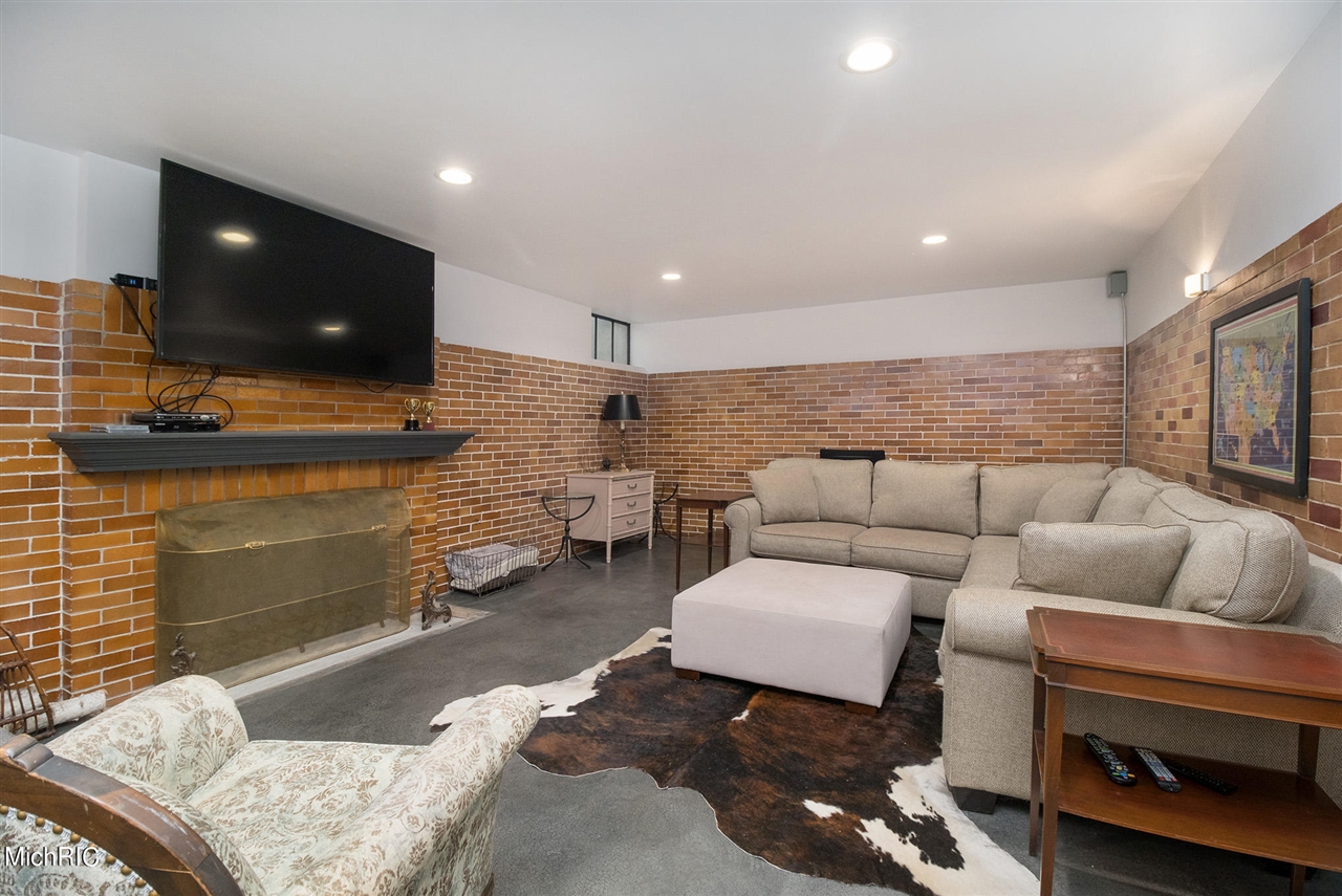1405 Long Road Kalamazoo, MI 49008 - Photo 27 of 49
