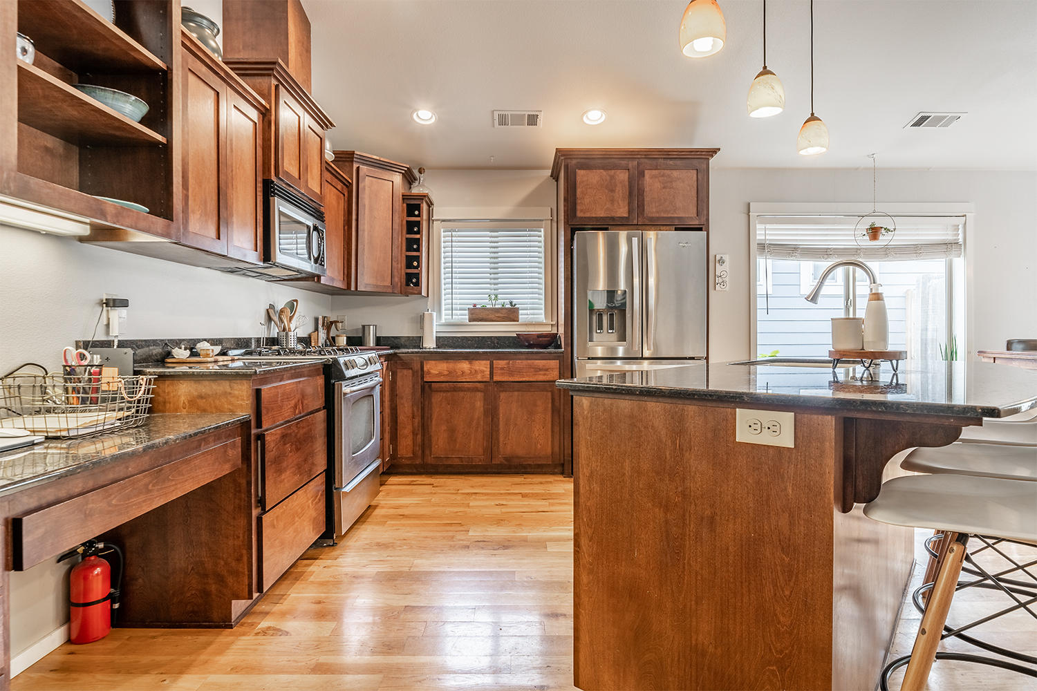 1012 Lithia Way Talent, OR 97540 - Photo 22 of 39 DSC00592-HDR