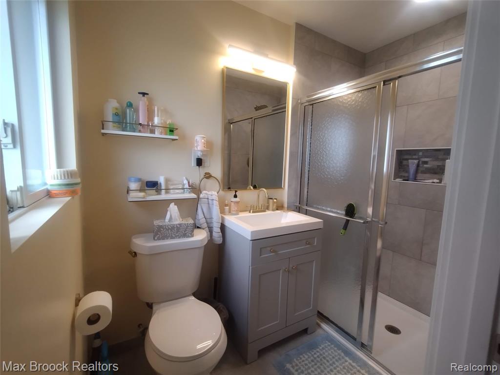 25210 Ridge Cliff Drive Southfield, MI 48075 - Photo 15 of 26