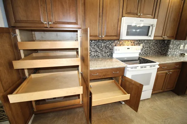 $324,500 | 221 Mays Drive, Bloomington, IL 61701