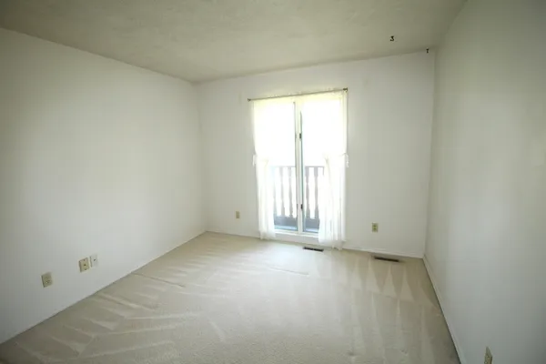 $324,500 | 221 Mays Drive, Bloomington, IL 61701