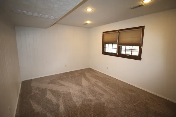 $324,500 | 221 Mays Drive, Bloomington, IL 61701