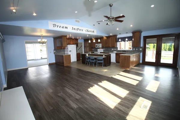 $324,500 | 221 Mays Drive, Bloomington, IL 61701