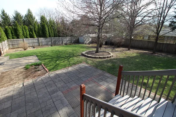 $324,500 | 221 Mays Drive, Bloomington, IL 61701