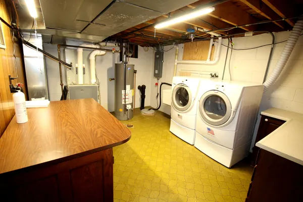 $324,500 | 221 Mays Drive, Bloomington, IL 61701