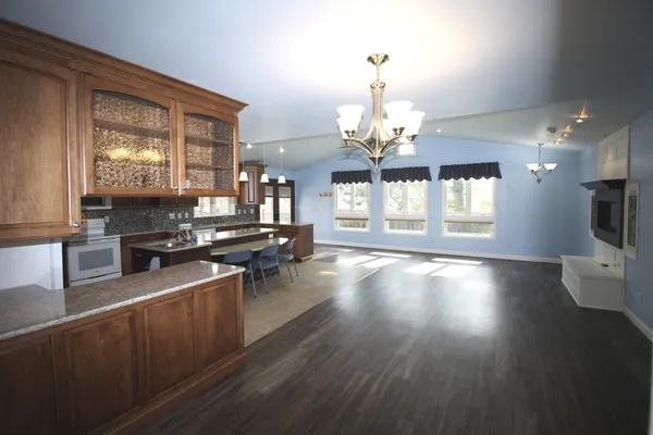 $324,500 | 221 Mays Drive, Bloomington, IL 61701