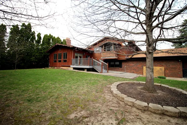 $324,500 | 221 Mays Drive, Bloomington, IL 61701