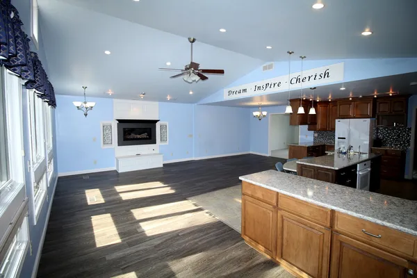 $324,500 | 221 Mays Drive, Bloomington, IL 61701