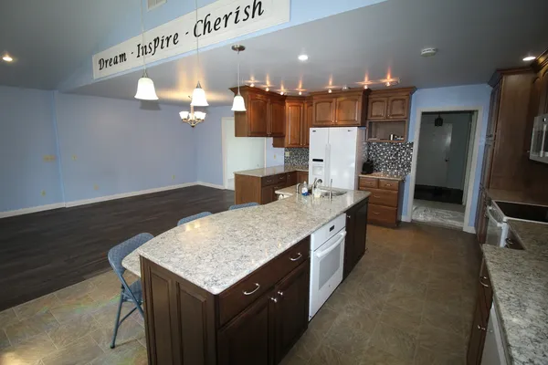 $324,500 | 221 Mays Drive, Bloomington, IL 61701