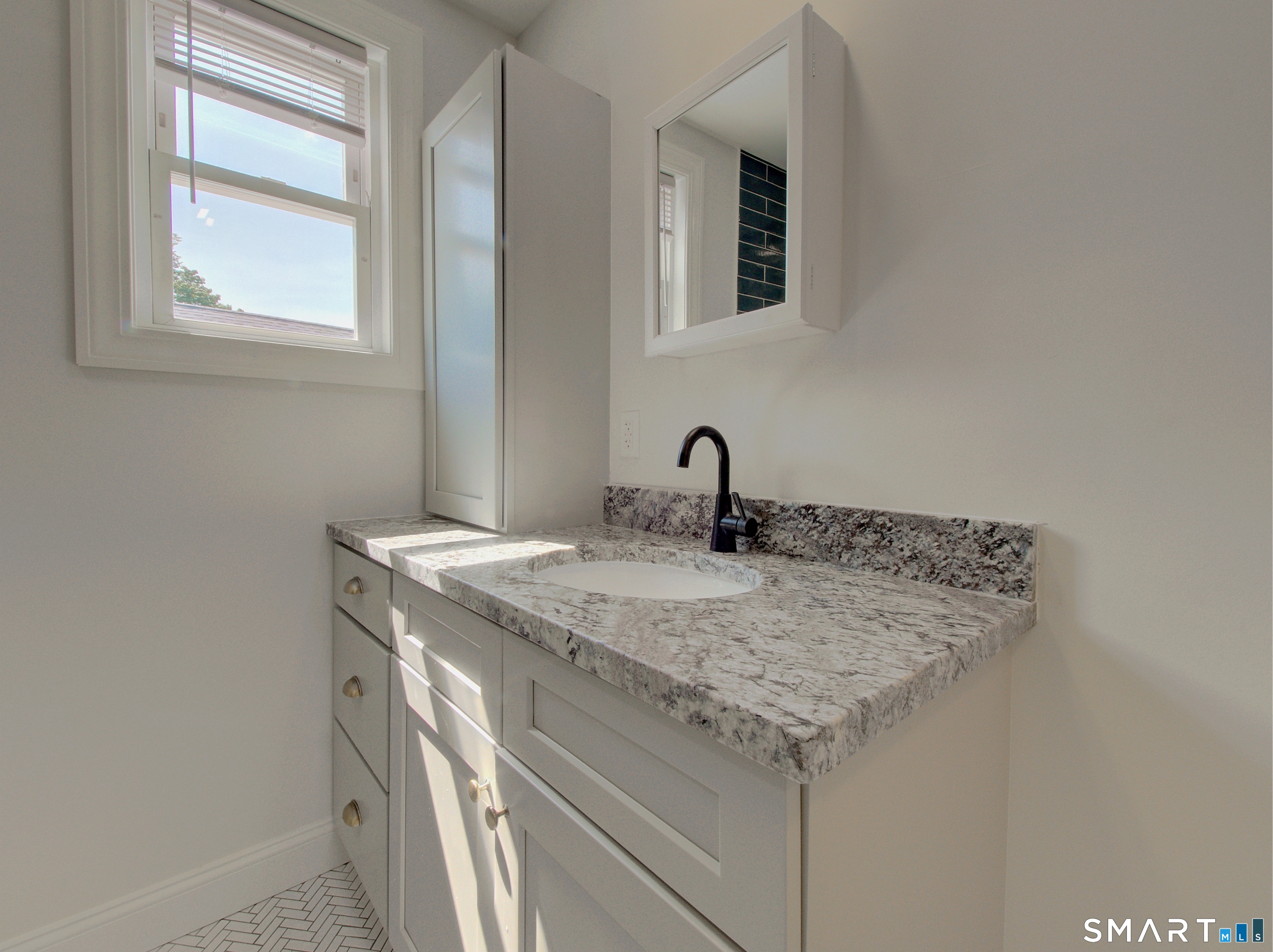 16 Benham Road, Unit C Groton, CT 06340 - Photo 5 of 9