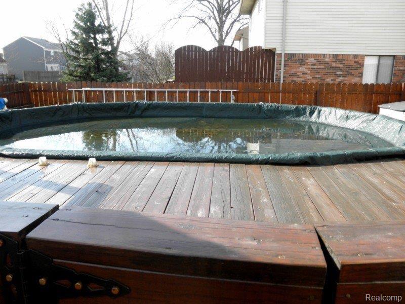 1130 Paddington Road Canton, MI 48187 - Photo 11 of 12 hot_tub