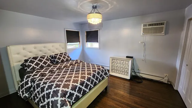 $190,000 | 824 North Austin Boulevard, Unit 3E, Oak Park, IL 60302