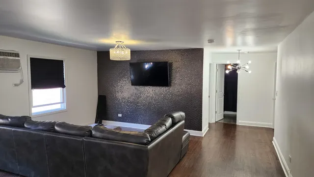 $190,000 | 824 North Austin Boulevard, Unit 3E, Oak Park, IL 60302