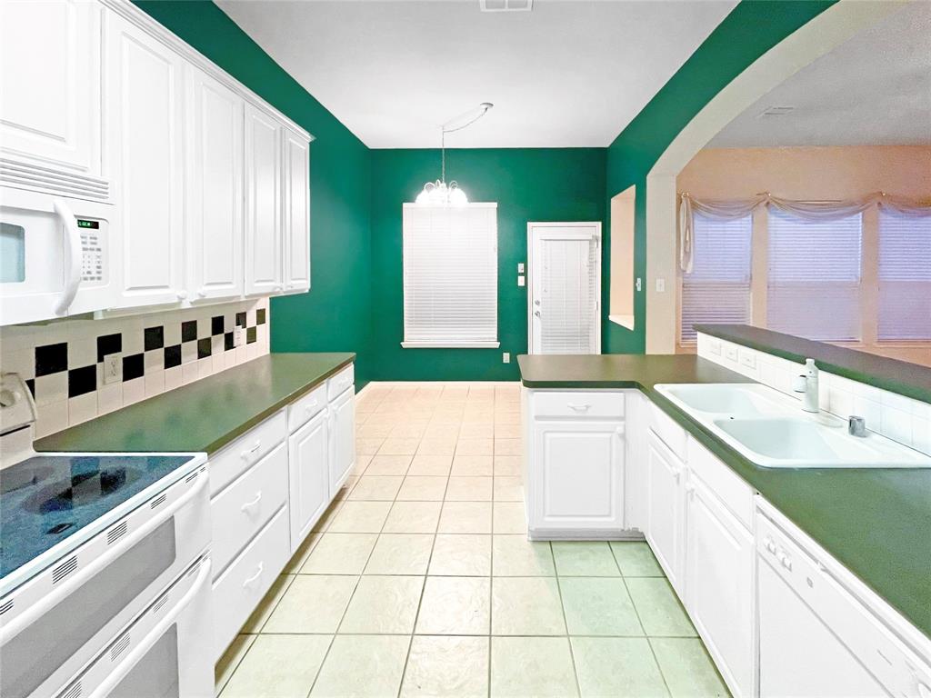 2712 Hereford Road Denton, TX 76210 - Photo 18 of 36