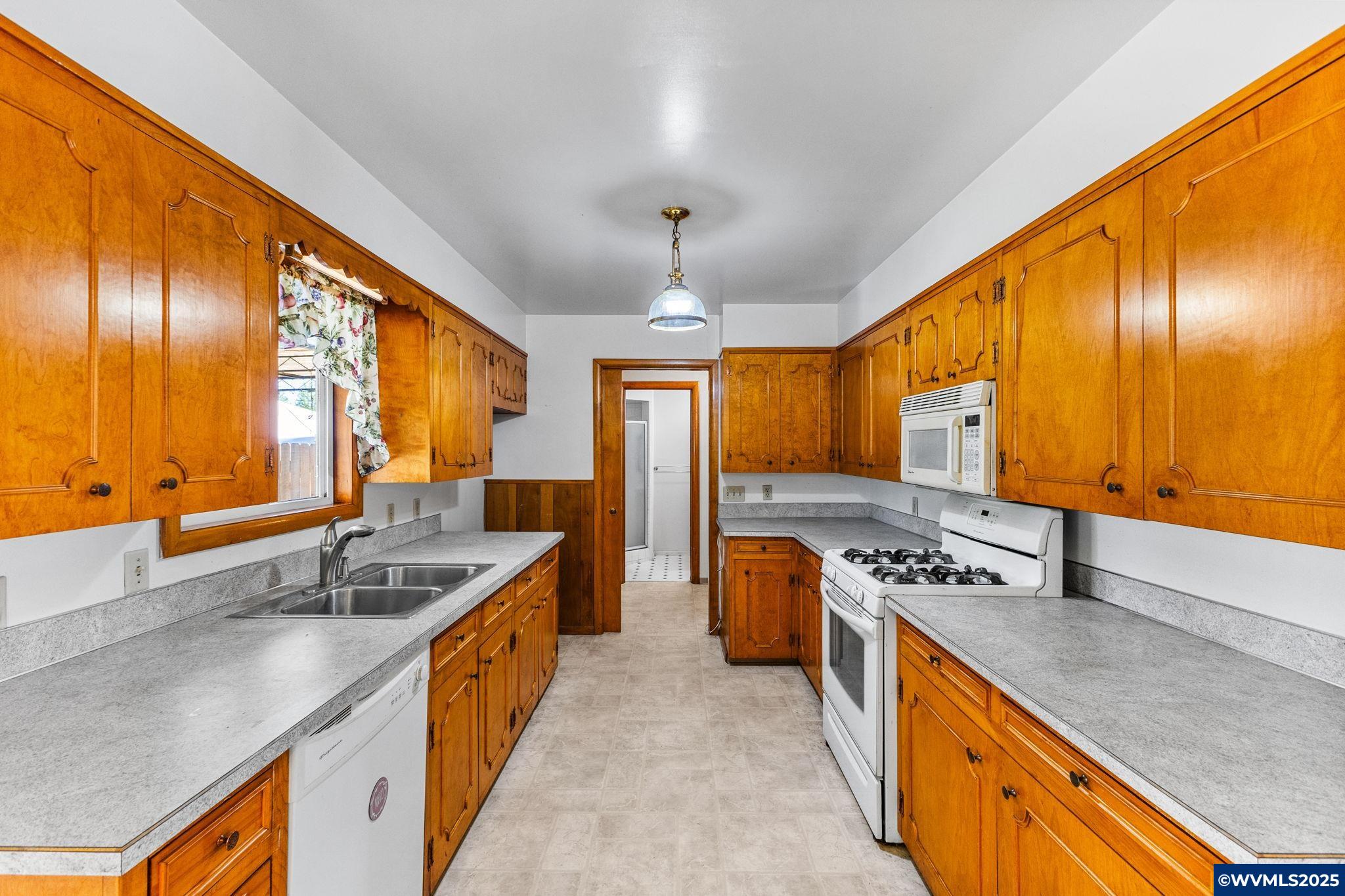 415 East Ash Street Lebanon, OR 97355 - Photo 11 of 30