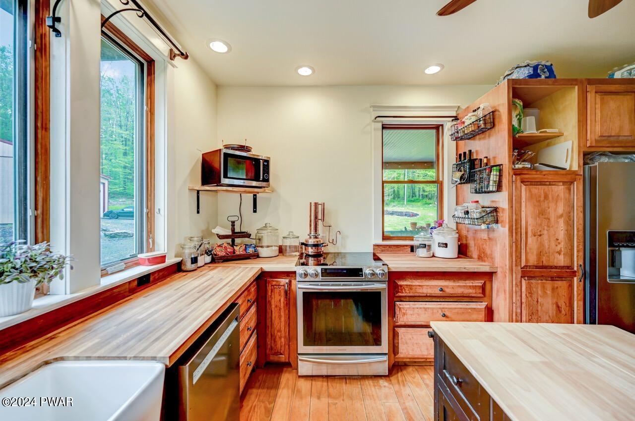 70 Timbertop Trail Newfoundland, PA 18445 - Photo 21 of 82 Kitchen