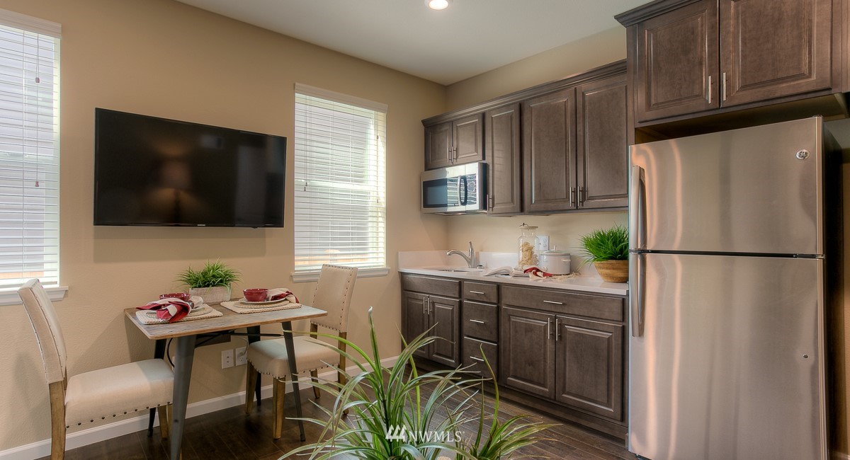 170 Southwest 359th Place, Unit 36 Federal Way, WA 98023 - Photo 4 of 24