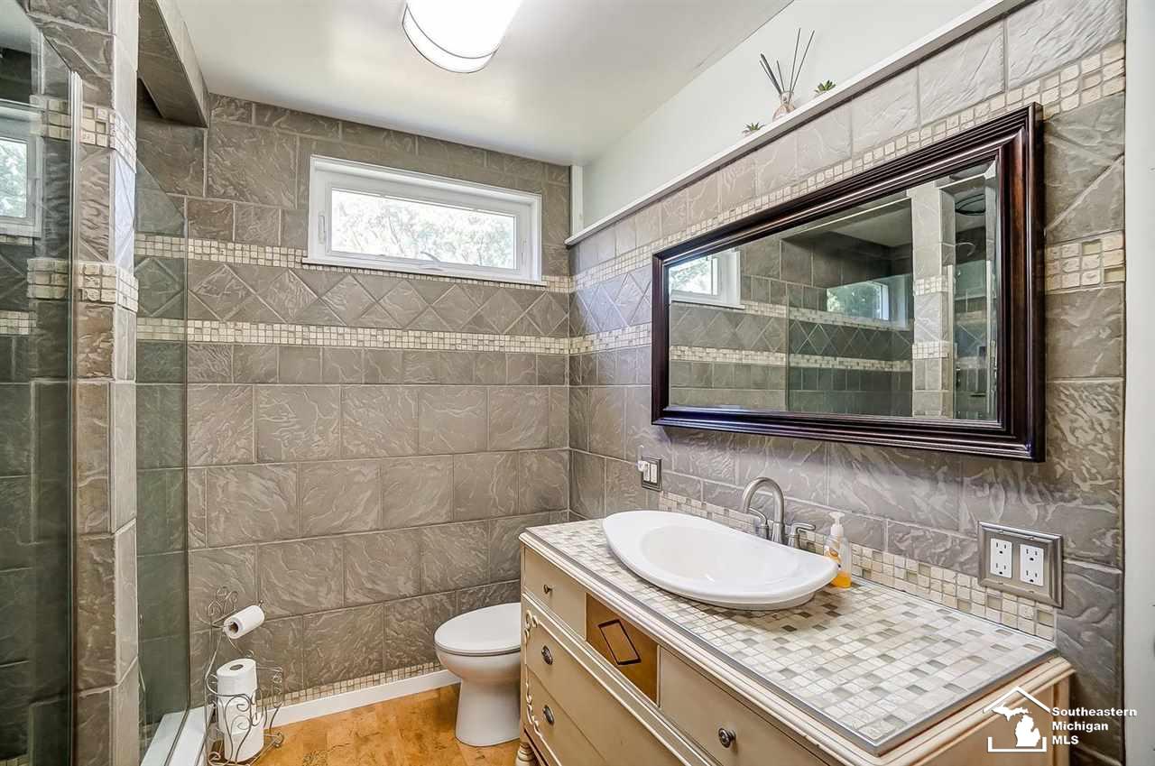 13232 Rosedale Boulevard Carleton, MI 48117 - Photo 20 of 42 50080707-19.JPG