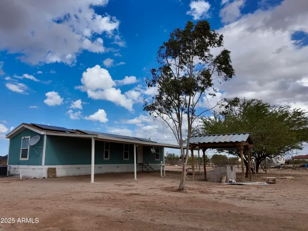 a view of a house with a backyard