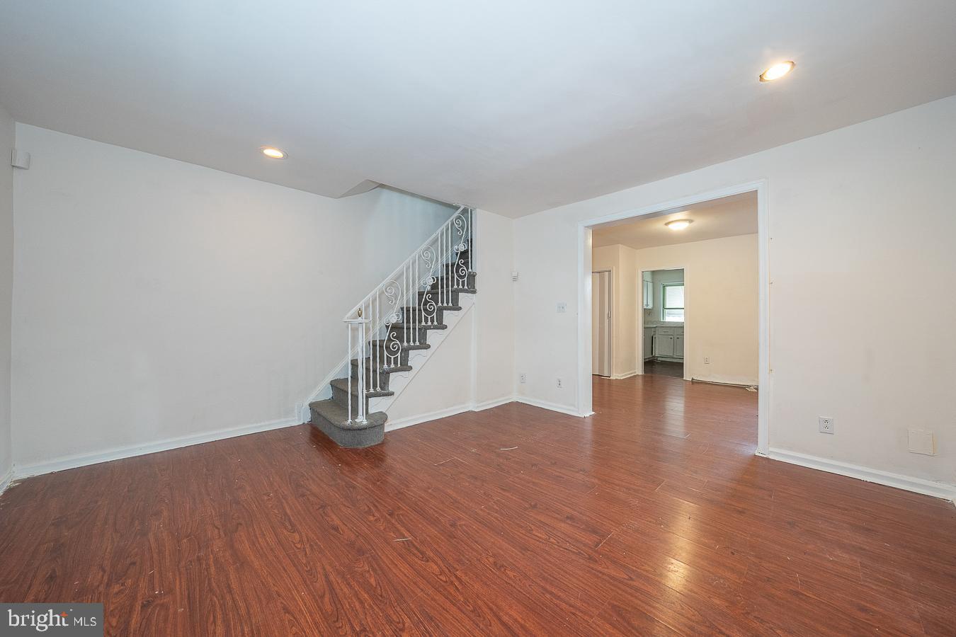 7224 Clinton Road Upper Darby, PA 19082 - Photo 4 of 37