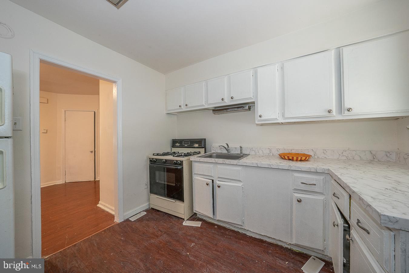 7224 Clinton Road Upper Darby, PA 19082 - Photo 8 of 37