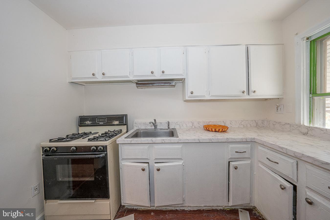 7224 Clinton Road Upper Darby, PA 19082 - Photo 9 of 37