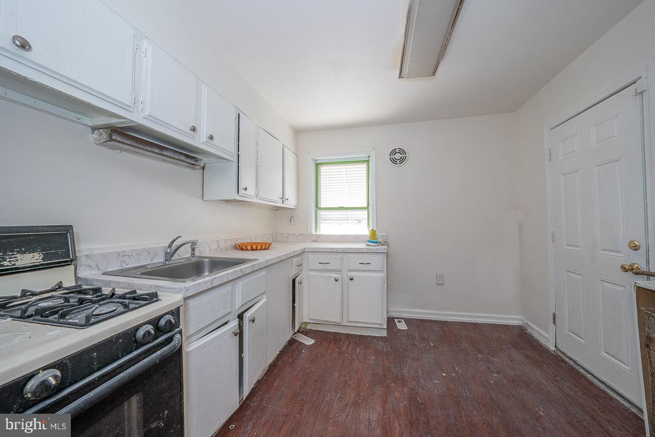 7224 Clinton Road Upper Darby, PA 19082 - Photo 10 of 37