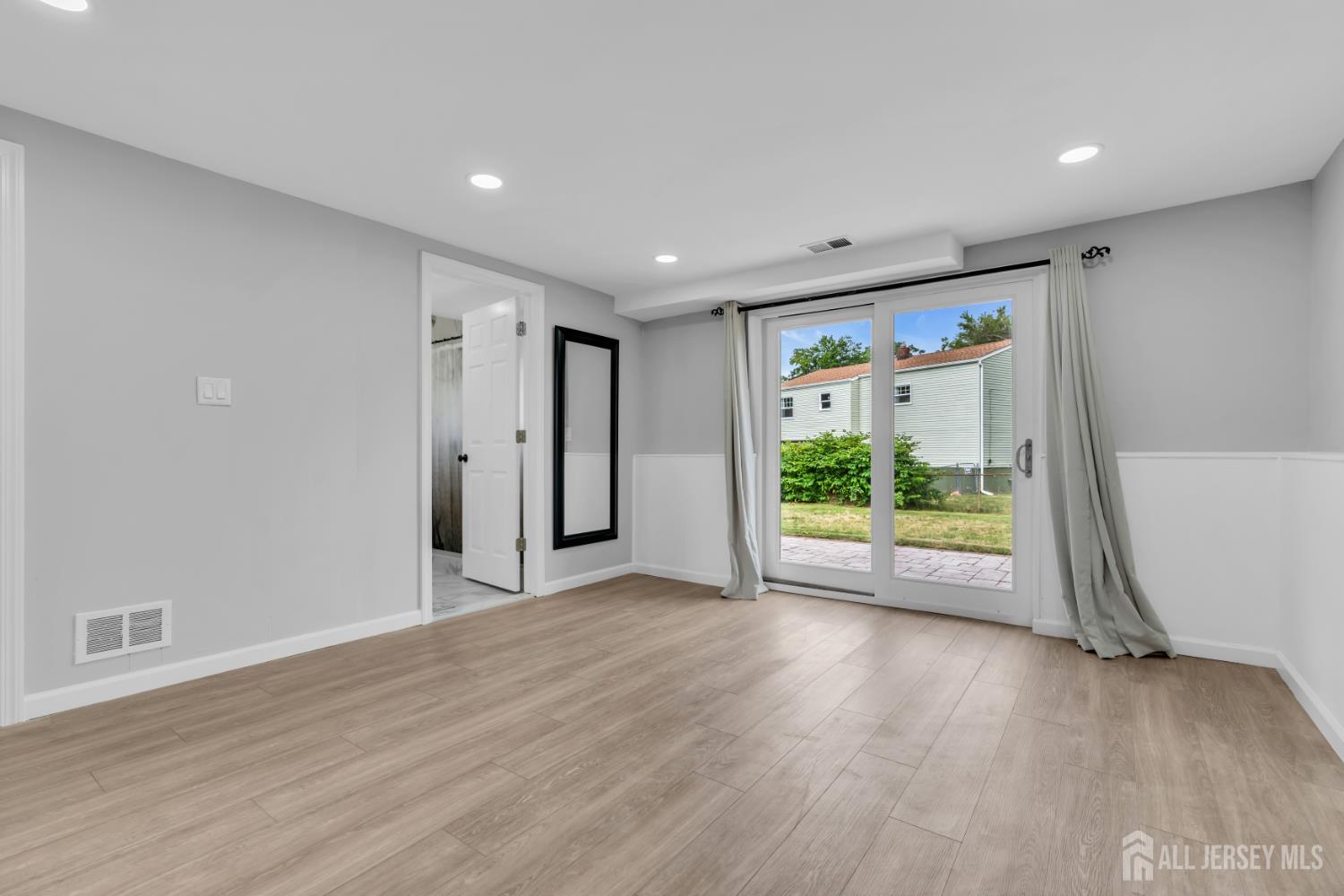 125 Jeff Street Edison, NJ 08837 - Photo 35 of 45