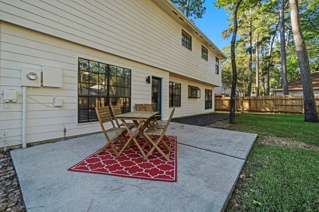 $2,950 | 105 Eagle Rock Circle, The Woodlands, TX 77381