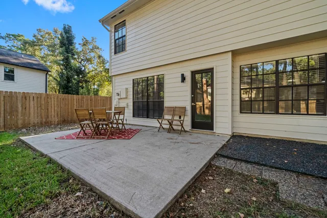 $2,950 | 105 Eagle Rock Circle, The Woodlands, TX 77381