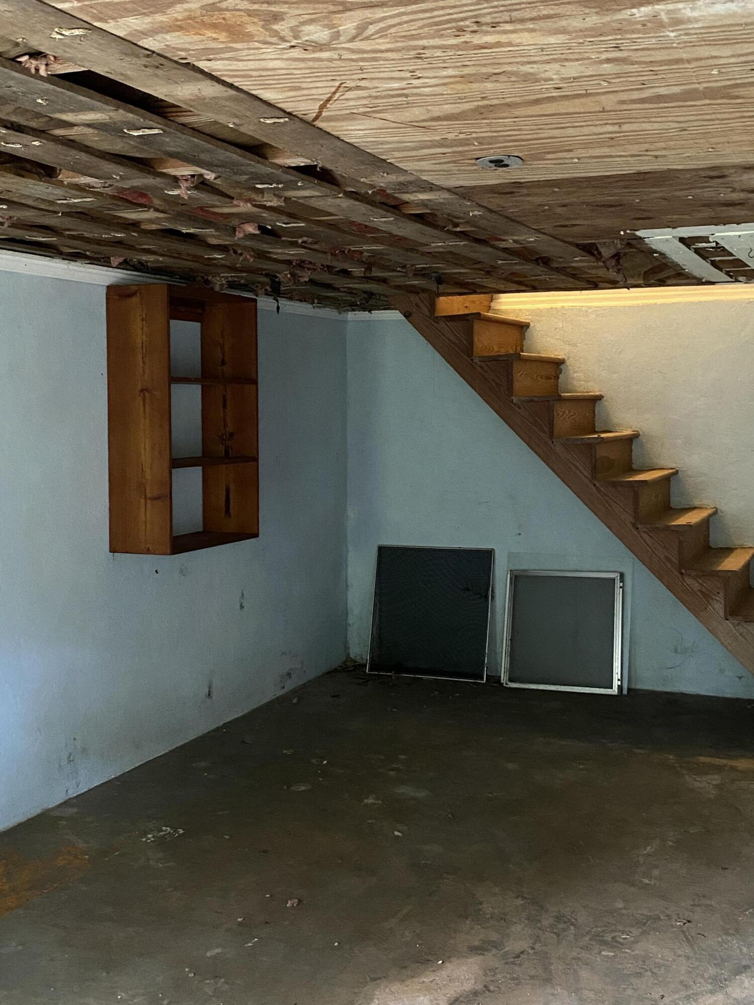 1050 Highland Road Thaxton, VA 24174 - Photo 20 of 31 a view of a car garage