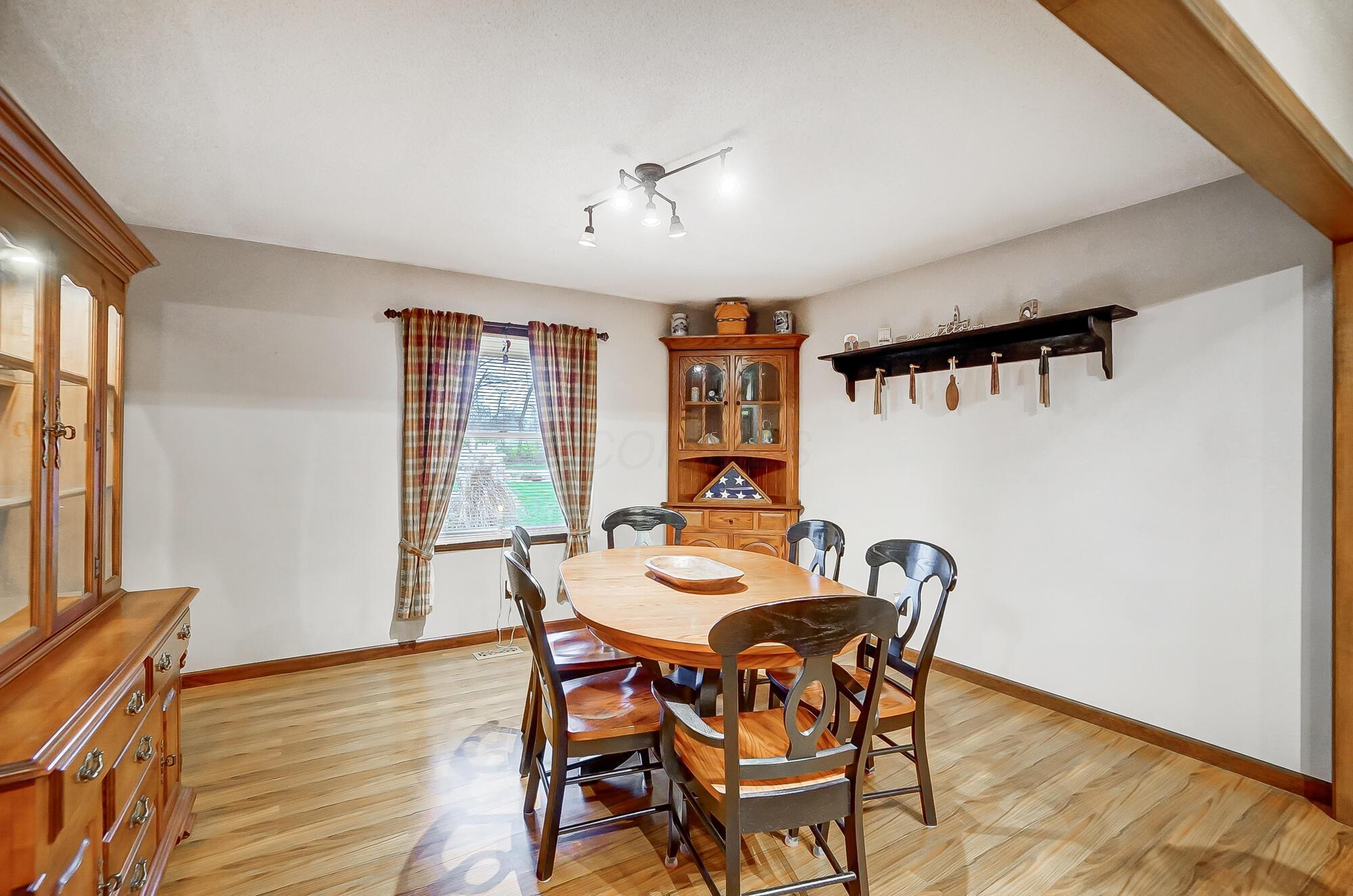 7311 Stout Road Circleville, OH 43113 - Photo 11 of 57 Dining Room