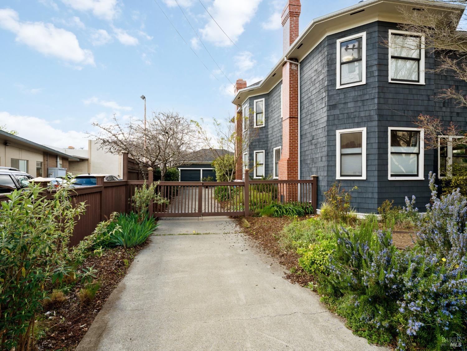 1133 Seminary Street Napa, CA 94559 - Photo 8 of 71