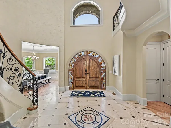 a view of a livingroom with furniture and entryway