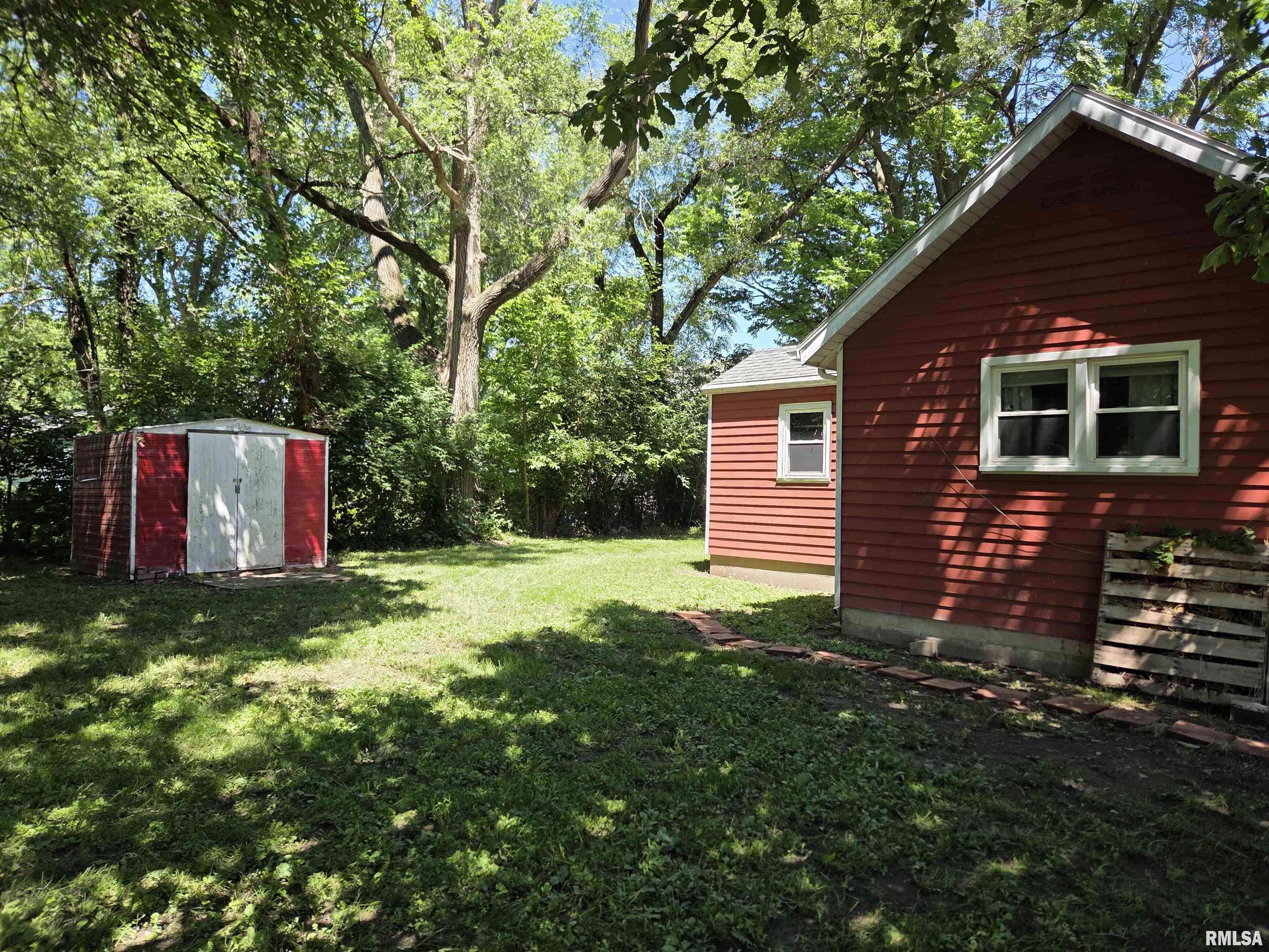 308 South Bonham Street Macomb, IL 61455 - Photo 5 of 24