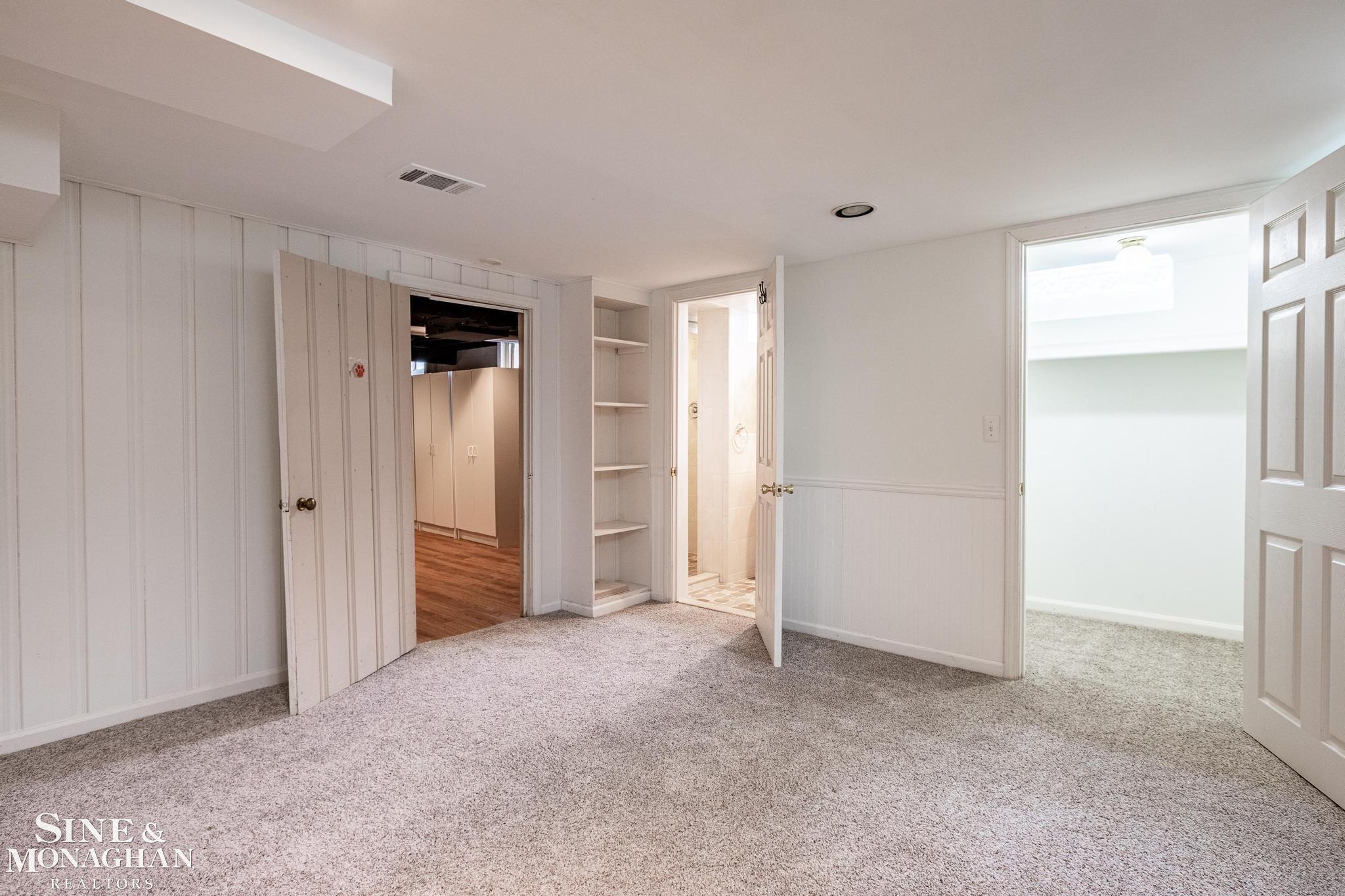 945 North Renaud Road Grosse Pointe Woods, MI 48236 - Photo 19 of 28