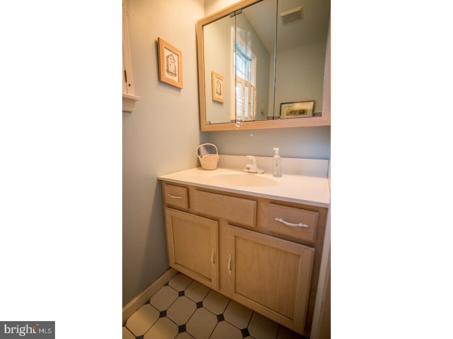 203 Colwick Road Cherry Hill, NJ 08002 - Photo 8 of 23
