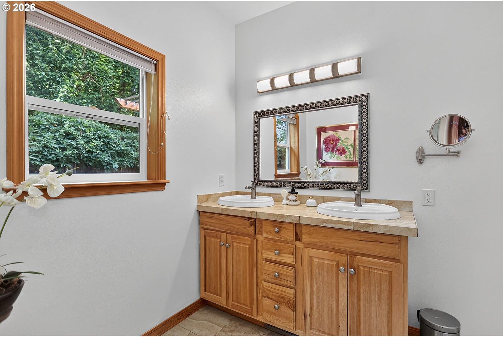1663 5th Street Hood River, OR 97031 - Photo 32 of 47 Bathroom, Attached