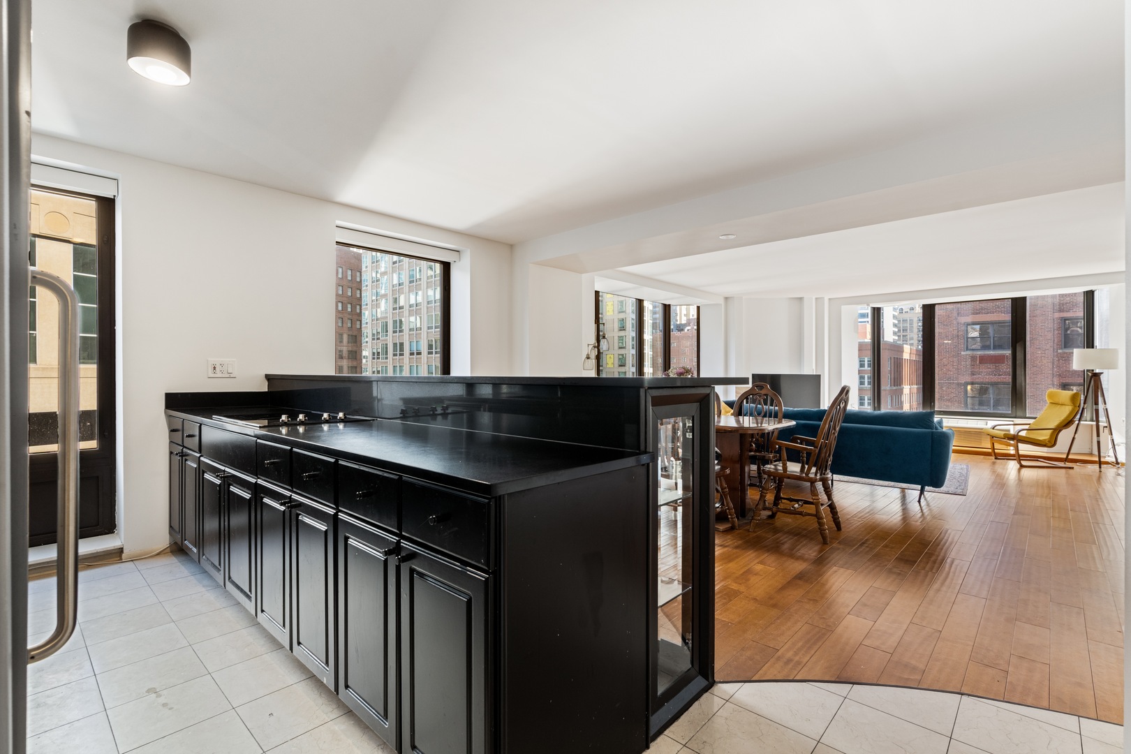 40 East Delaware Place, Unit 1502 Chicago, IL 60611 - Photo 11 of 25