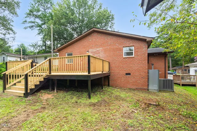 a view of backyard of house