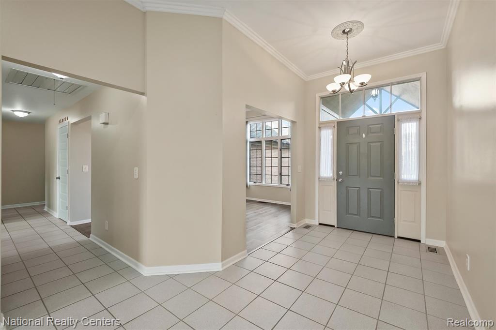 667 Shortridge Avenue Rochester Hills, MI 48307 - Photo 2 of 27