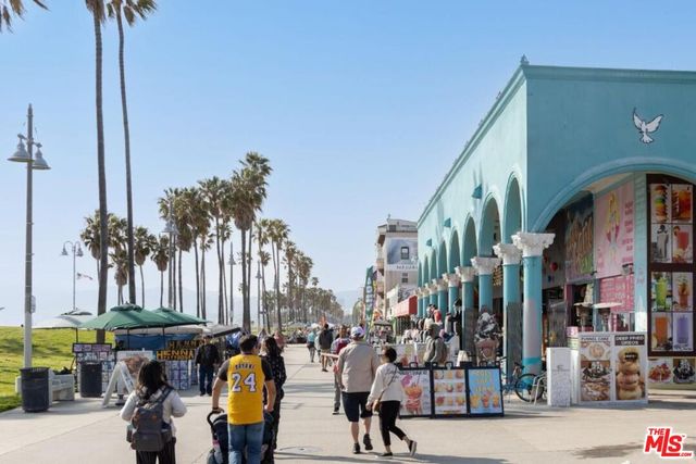 $3,800,000 | 17 North Venice Boulevard, Venice, CA 90291