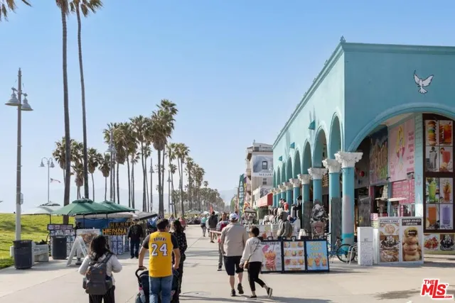 $3,800,000 | 17 North Venice Boulevard, Venice, CA 90291
