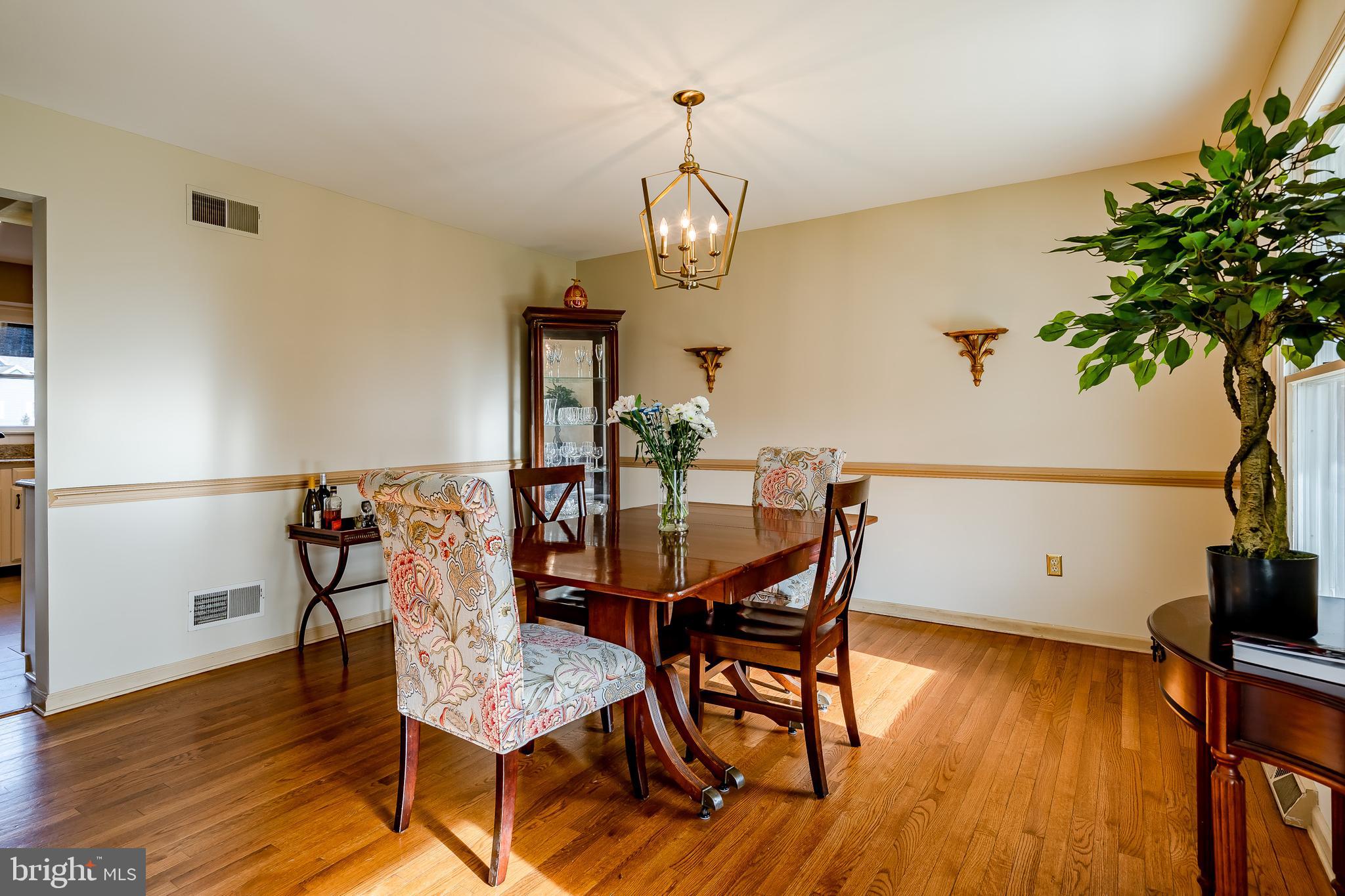 31 Krauser Road Downingtown, PA 19335 - Photo 8 of 29 Dining Room