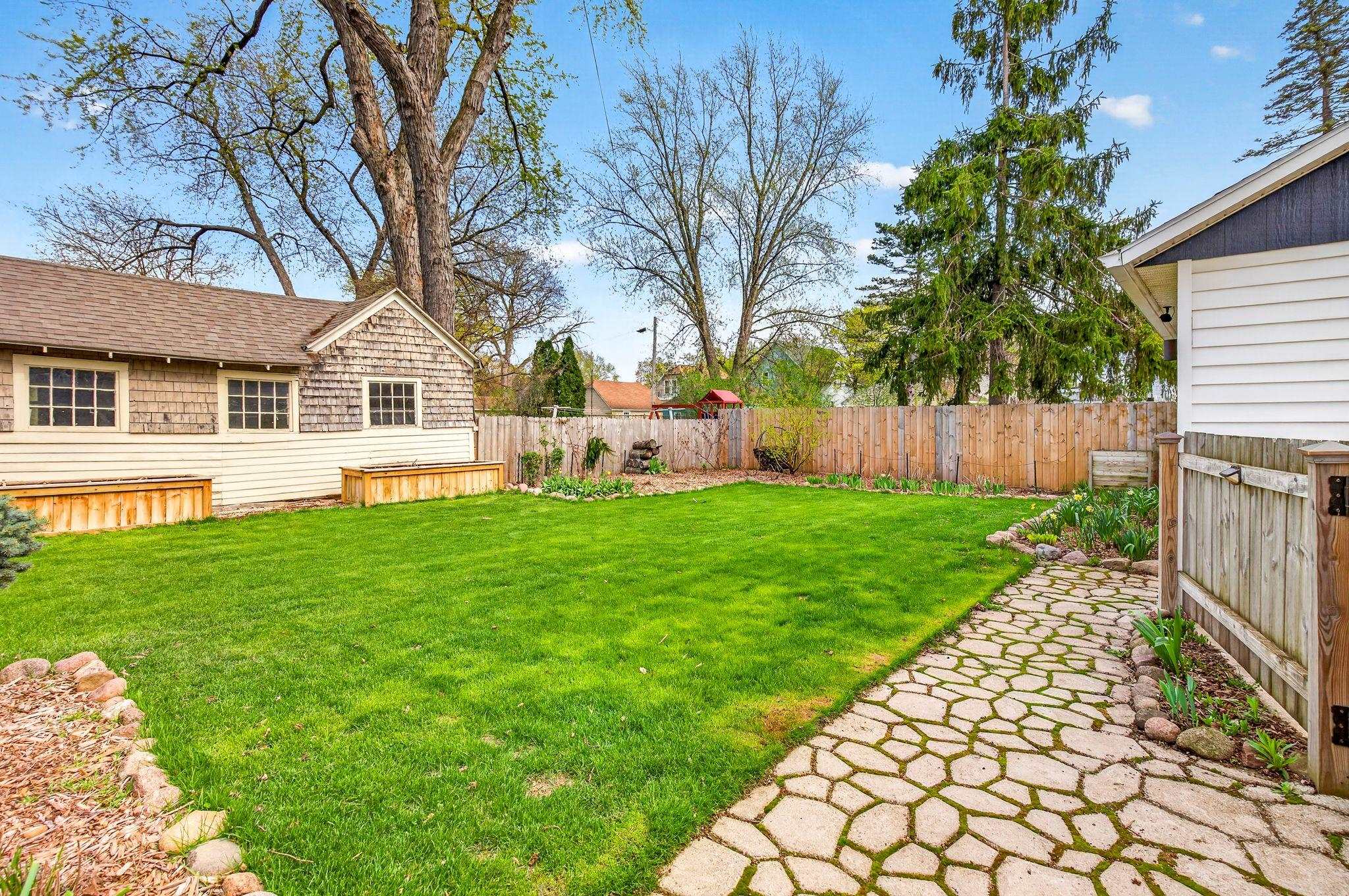 1229 West Lawrence Street Appleton, WI 54914 - Photo 35 of 47