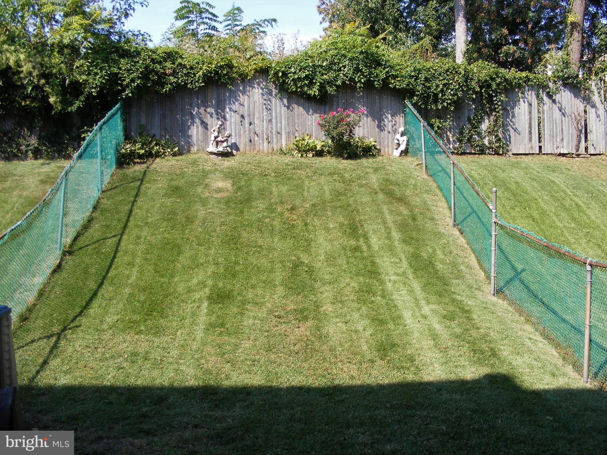 2863 Angus Road Philadelphia, PA 19114 - Photo 12 of 13 Back Yard