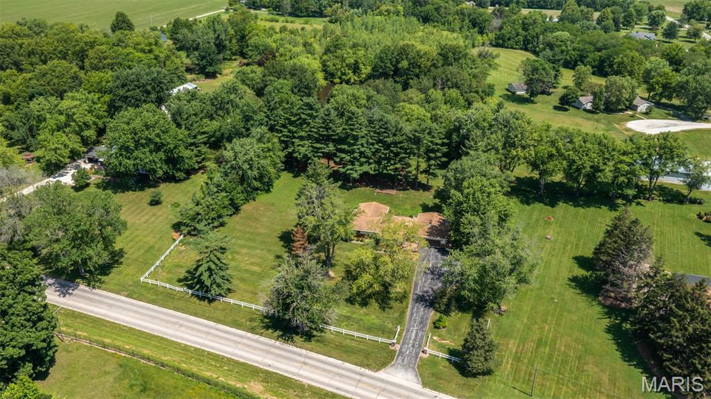 12884 Highway 108 Carlinville, IL 62626 - Photo 3 of 50