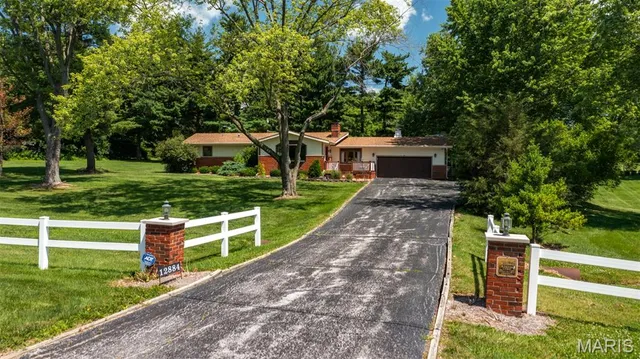 $299,000 | 12884 Highway 108, Carlinville, IL 62626