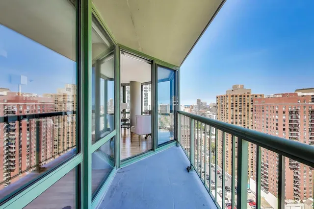 $444,000 | 111 West Maple Street, Unit 2601, Chicago, IL 60610