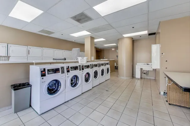 $444,000 | 111 West Maple Street, Unit 2601, Chicago, IL 60610